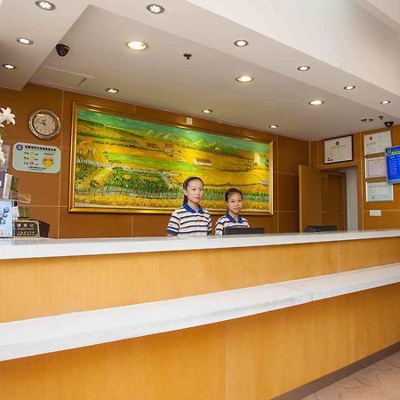 7天连锁酒店昆明东站菊华立交店 外观 照片